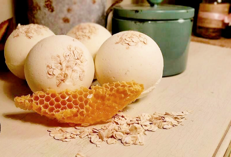 Bath Bomb - Manuka Honey + Oats